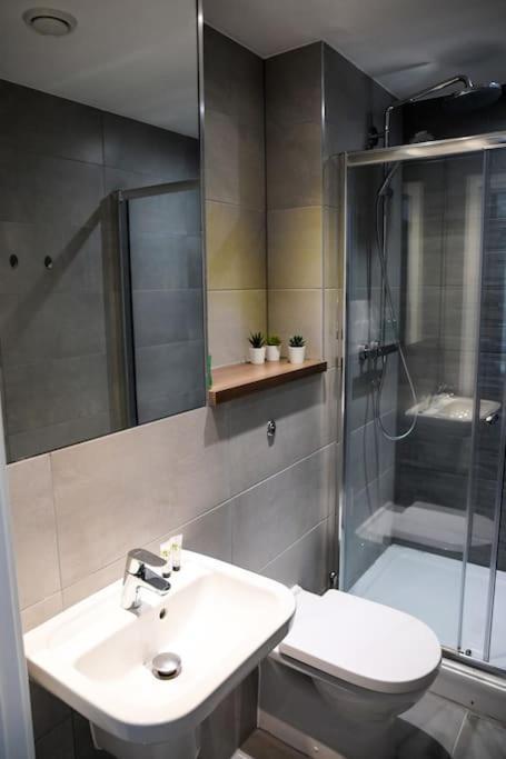 Modern 2 Bedroom Apartment - City Centre - Parking Манчестер Экстерьер фото